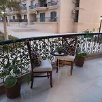 Fabulous Apartment Near Gate 20 - El Rehab
