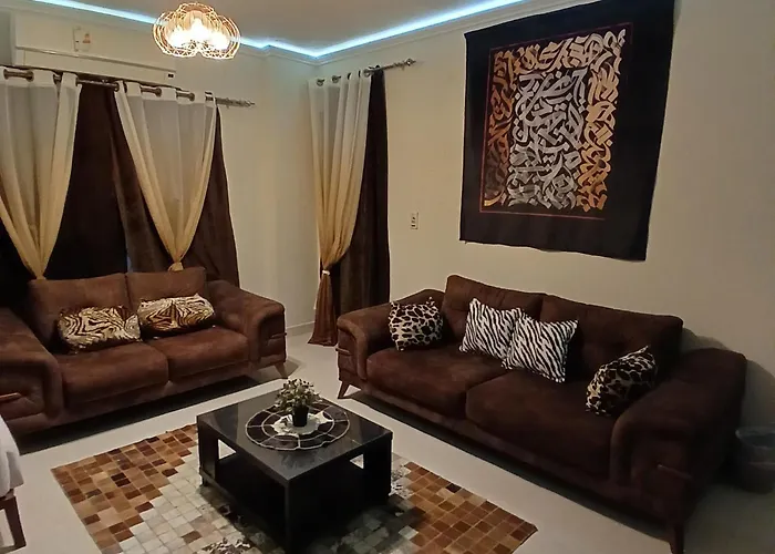 Fabulous Apartment Near Gate 20 - El Rehab