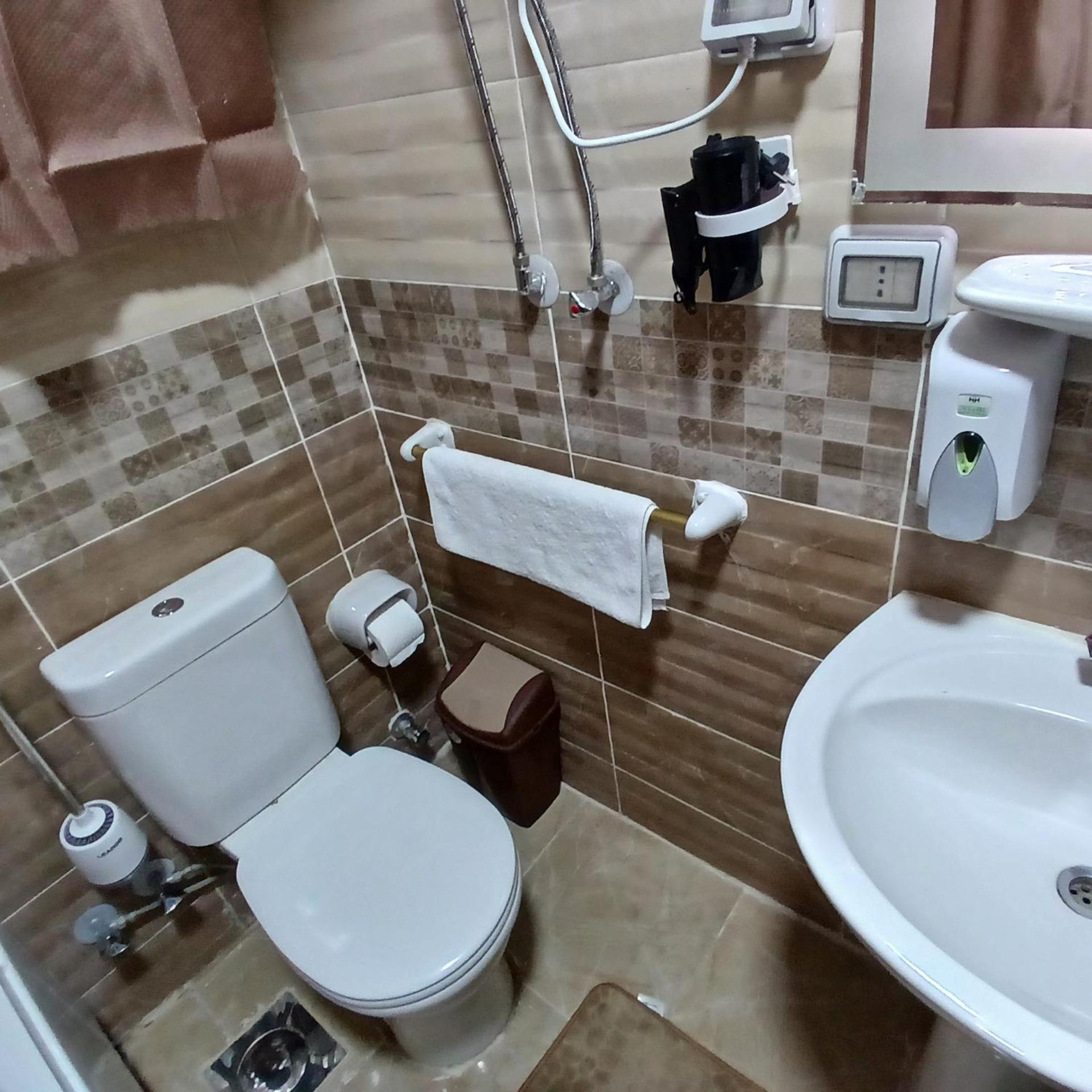 Fabulous Near Gate 20 - El Rehab Apartment Cairo