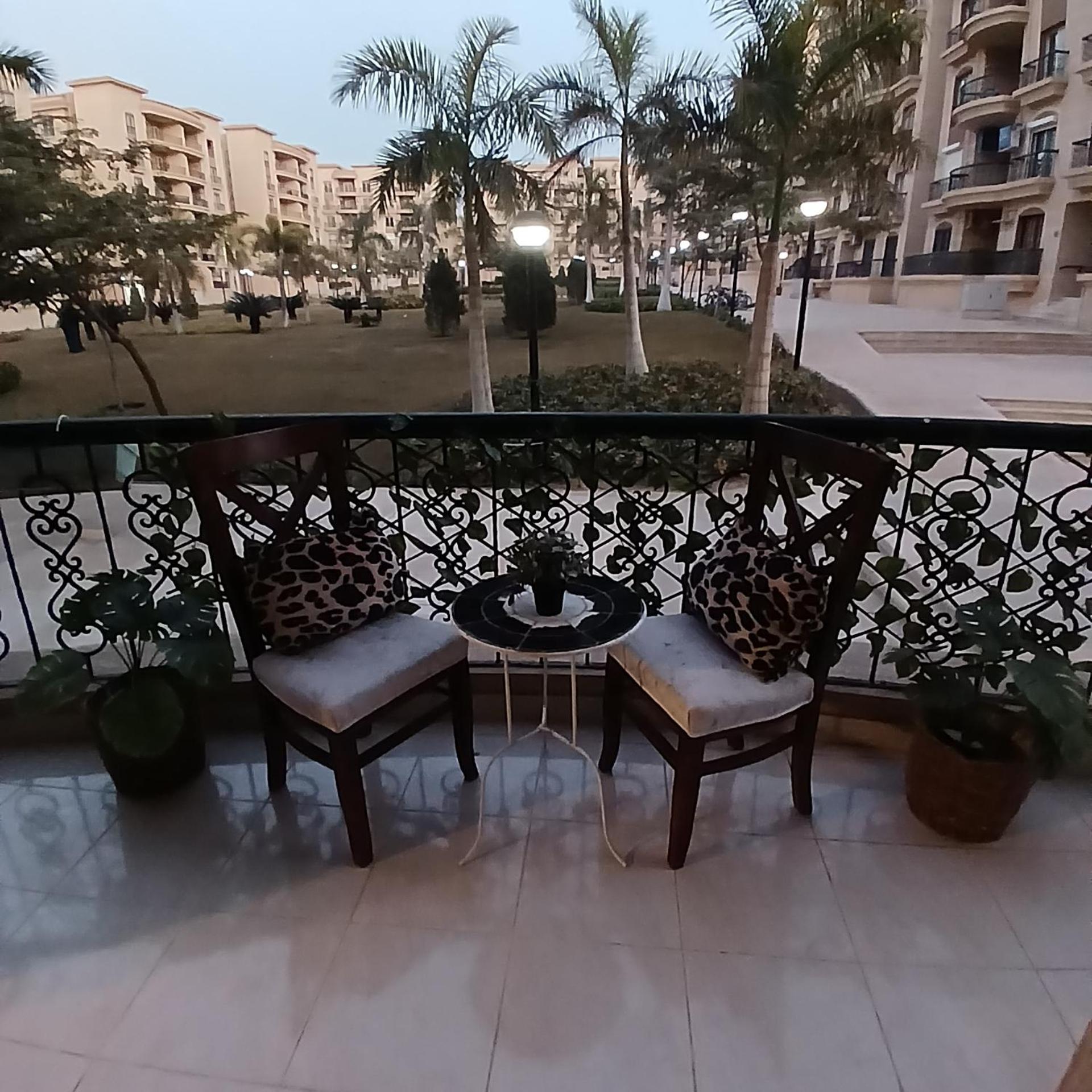 Fabulous Near Gate 20 - El Rehab Apartment *
